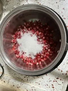 Make Pomegranate cheesemus step 0