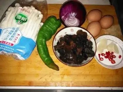 Make White mushroom fried eggs step 0