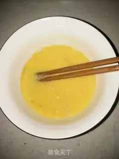 Make White mushroom fried eggs step 3
