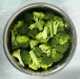 Make The broccoli shrimp step 1