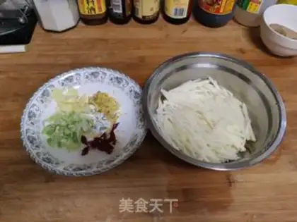 Make Sour sauce and potatoes step 0