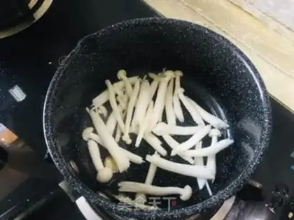 Make Seafood mushrooms and white tea tofu soup step 1