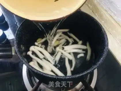 Make Seafood mushrooms and white tea tofu soup step 2