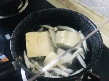 Make Seafood mushrooms and white tea tofu soup step 3