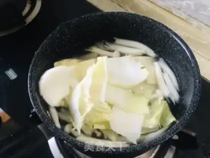 Make Seafood mushrooms and white tea tofu soup step 4