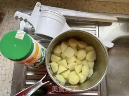 Make Potato mashed up cold and hot step 0