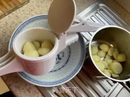 Make Potato mashed up cold and hot step 1