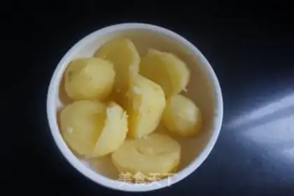 Make Potato mashed with eggplant juice step 1