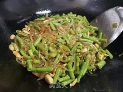 Make Puffed with beans step 4