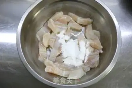 Make The sour sauce and the salsa step 1