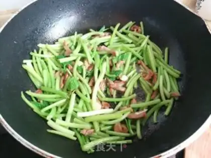 Make Potato leaves and fried meat step 4