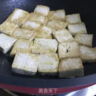 Make Tomato fried black tofu step 4