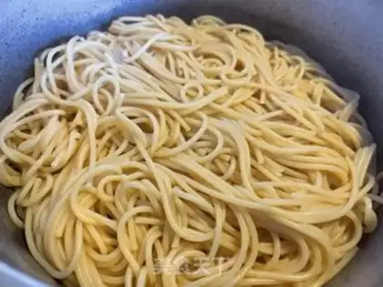 Make White clams boil pasta step 0