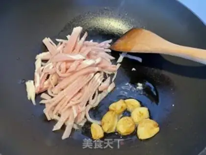 Make White clams boil pasta step 2
