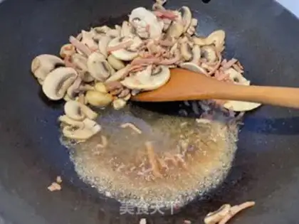 Make White clams boil pasta step 4