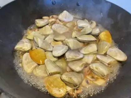 Make White clams boil pasta step 5