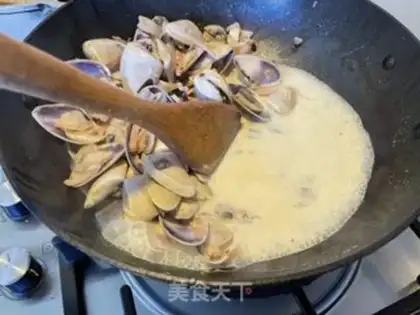Make White clams boil pasta step 7