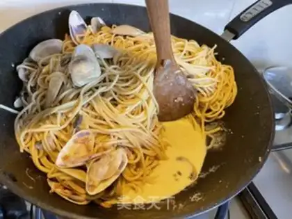 Make White clams boil pasta step 8