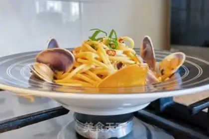 Make White clams boil pasta step 9