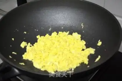Make Eggs and aces step 4