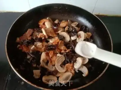 Make Mouth-black-mucked meat step 7