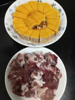 Make Garlic pumpkin evaporation ribs step 1