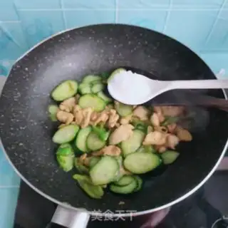 Make The mushrooms, the pastries step 3