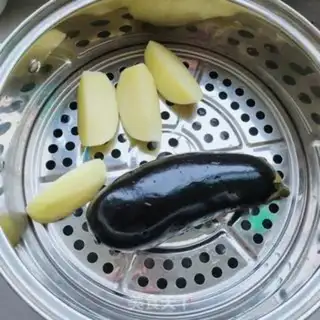 Make Egg sauce and eggplant steam potatoes step 0
