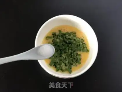 Make Onion egg toast step 3