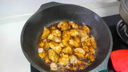 Make Soy chicken leg rice step 5