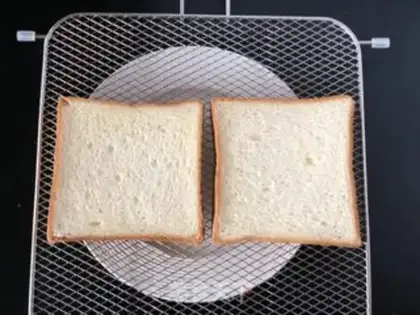 Make Onion egg toast step 5