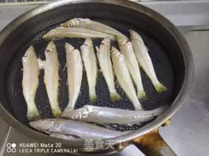 Make Fried sardines step 1