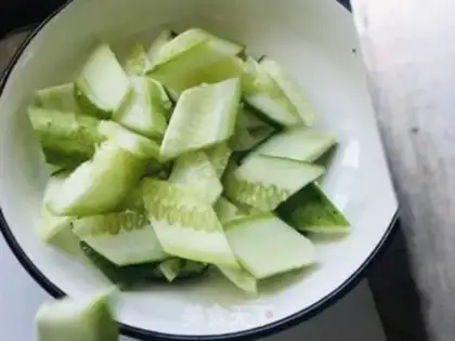 Make Scrambling dry cucumbers step 0