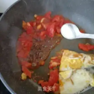 Make Tomato fried egg noodles step 8