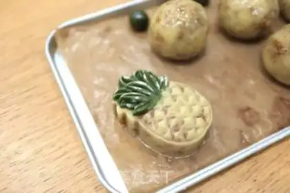 Make pineapple mooncake step 10