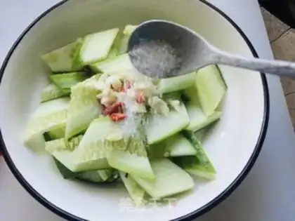 Make Scrambling dry cucumbers step 3
