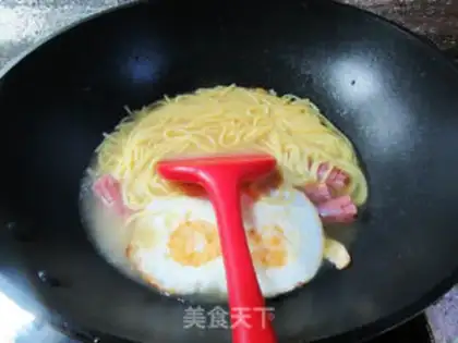 Make Sausage egg corn noodles step 8