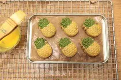 Make pineapple mooncake step 13