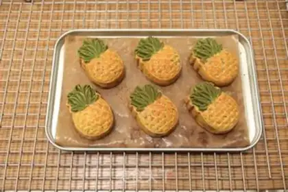 Make pineapple mooncake step 15