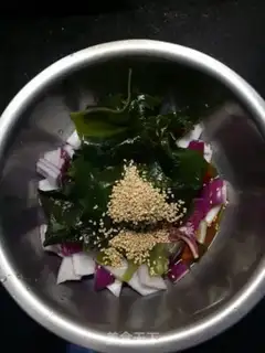 Make Wearing onions with nepotism step 2