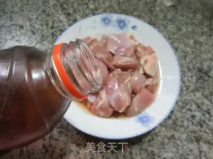 Make Black-mucked chicken-legged meat step 1