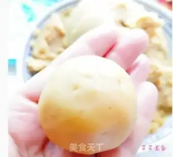 Make The egg yolk mooncake step 4