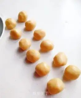 Make The egg yolk mooncake step 6