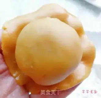 Make The egg yolk mooncake step 8