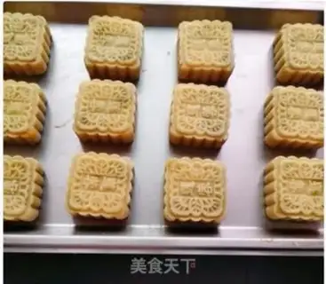 Make The egg yolk mooncake step 9