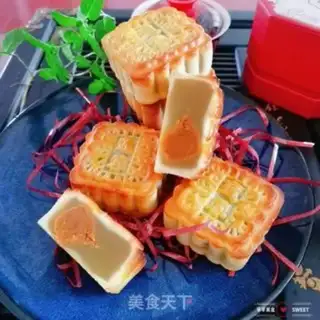 Make The egg yolk mooncake step 11