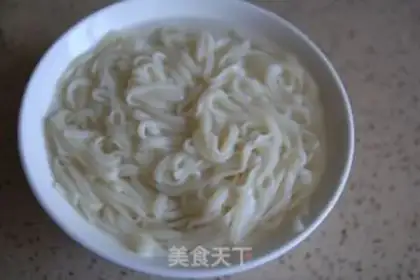 Make Egg sauce noodles step 2