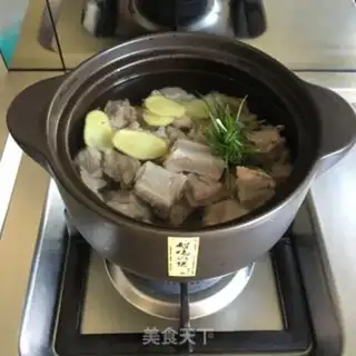 Make Pork fan broth step 1