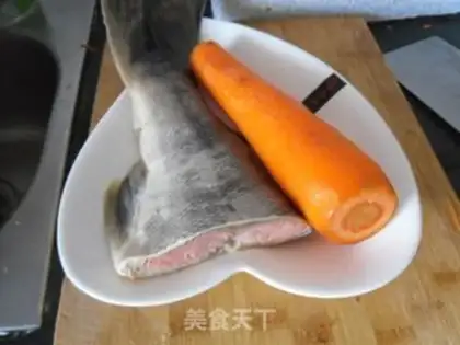 Make Clear the salmon tail step 0
