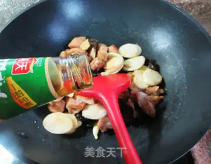 Make Black-mucked chicken-legged meat step 11